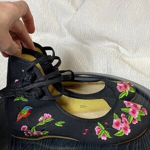 Floral Embroidered China Doll Chinese embroidered flats